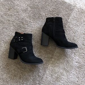 ‼️SOLD‼️Black booties